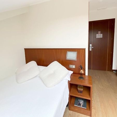 Hotel Entrerobles Sabaris Buitenkant foto