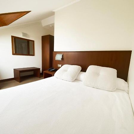 Hotel Entrerobles Sabaris Buitenkant foto