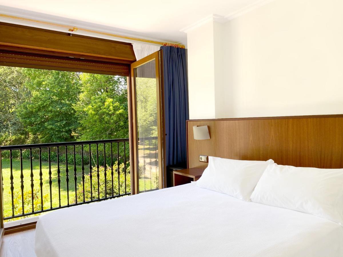 Hotel Entrerobles Sabaris Buitenkant foto