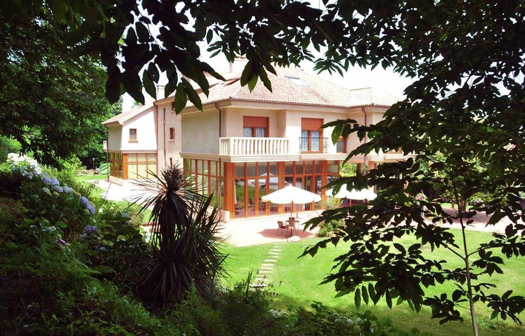 Hotel Entrerobles Sabaris Buitenkant foto