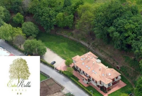 Hotel Entrerobles Sabaris Buitenkant foto