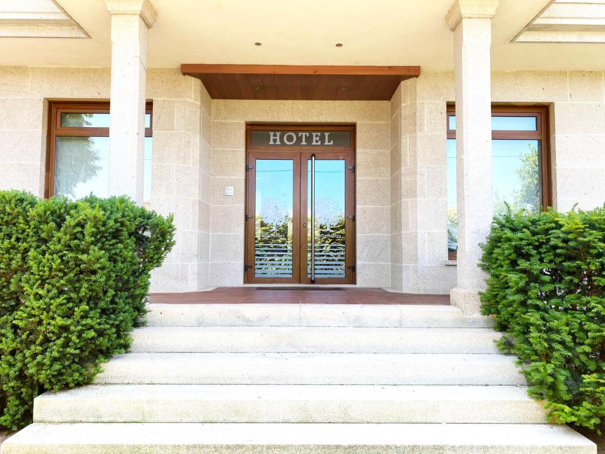 Hotel Entrerobles Sabaris Buitenkant foto