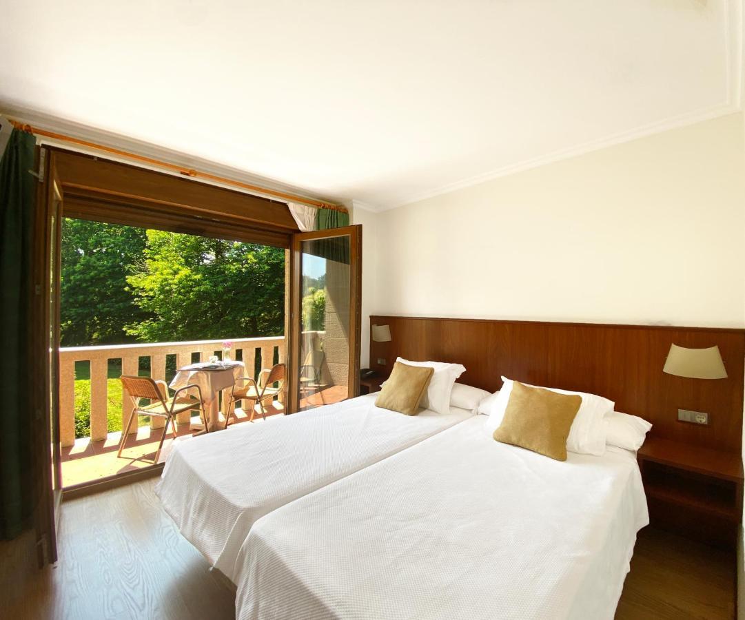Hotel Entrerobles Sabaris Buitenkant foto